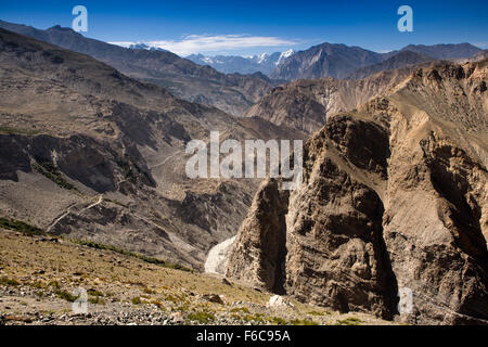 Indien, Himachal Pradesh, Chango, Hindustan-Tibet Highway über Spiti Fluss führt zu Kinnaur Stockfoto