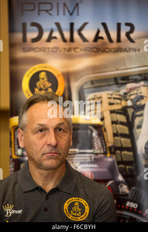 Ostrava, Tschechische Republik. 16. November 2015. Pressekonferenz des Teams Bonver Dakar Projekt vor der Rallye Dakar fand in Ostrava, Tschechische Republik, am 16. November 2015. Abgebildete Chefingenieur Mailand Holan. © Petr Sznapka/CTK Foto/Alamy Live-Nachrichten Stockfoto