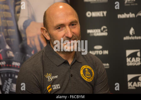 Ostrava, Tschechische Republik. 16. November 2015. Pressekonferenz des Teams Bonver Dakar Projekt vor der Rallye Dakar fand in Ostrava, Tschechische Republik, am 16. November 2015. Abgebildete Navigator Jaroslav Miskolci. © Petr Sznapka/CTK Foto/Alamy Live-Nachrichten Stockfoto