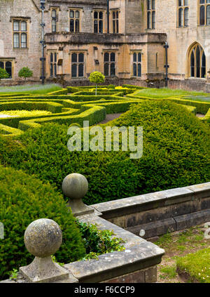 Blick über den spanischen Garten in Newstead Abbey in der Nähe von Ravenshead Nottinghamshire England UK ehemaligen Haus von Lord Byron Stockfoto