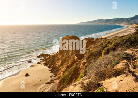 Felsformation vom Ozean auf Point Dume Strand Malibu Stockfoto