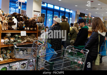 Eine Kasse bei Whole Foods, einem Lebensmittelgeschäft in Tribeca, Manhattan, New York City. Stockfoto