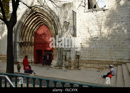 Die Carmo Convent ist ein historisches Gebäude in Lissabon, es dient als das archäologische Museum. Lissabon. Portugal, Europa. Stockfoto