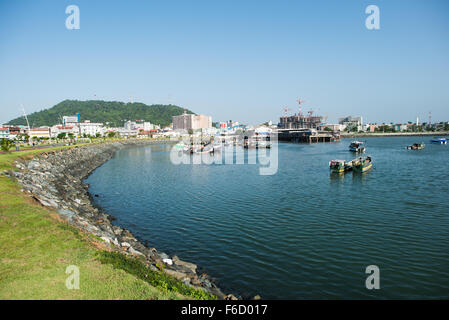 PANAMA-STADT, Panama — Eine kleine geschützte Bucht an der Küste von Panama-Stadt, Panama, an der Panama-Bucht. Stockfoto