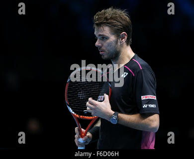 London, UK. 16. November 2015. Stan Wawrinka der Schweiz reagiert während des Spiels gegen Rafael Nadal aus Spanien auf der ATP World Tour Finals in der O2 Arena in London 16. November 2015. Stan Wawrinka verlor 0: 2. Bildnachweis: Han Yan/Xinhua/Alamy Live-Nachrichten Stockfoto