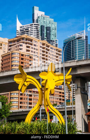 Australien, New South Wales, Sydney, Darling Harbour, Stahl-Skulptur mit dem Titel 'Jay Flowers' im Tumbalong Park Stockfoto