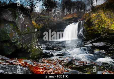 Falls Falloch, durchläuft der Fluss Falloch Glen Falloch als es seinen Weg in Richtung Loch Lomond bei Ardlui macht. Stockfoto