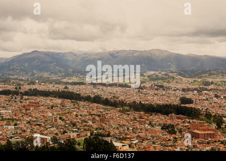 Luftaufnahme der Stadt Cuenca, im Hochland von Ecuador, Südamerika Stockfoto