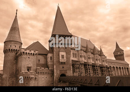 Corvin Burg In Hunedoara, Sepia-Stil, Siebenbürgen Stockfoto