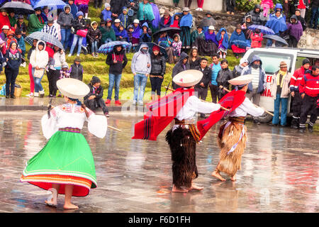 Ingapirca, Ecuador - 20. Juni 2015: unbekannte Ureinwohner gekleidet traditionelle Feiern Festival der Sonne Stockfoto