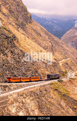 Alausi, Ecuador - 8. Dezember 2011: Teufel Nase, Nariz Del Diablo, Ecuador, Südamerika, den Zug nehmen Kurve Stockfoto