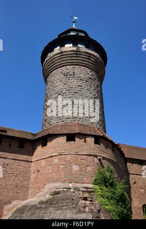 Der Sinwellturm-Turm auf der Kaiserburg (Kaiserburg) in Nürnberg, Nürnberg, Deutschland Stockfoto