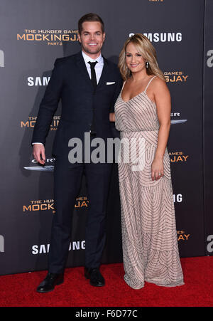 Los Angeles, Kalifornien, USA. 16. November 2015. Wes Chatham & Jenn Brown kommt für '' The Hunger Games: spöttisch Jay - Teil 2'' Los Angeles Premiere auf der Microsoft-Theater. Bildnachweis: Lisa O'Connor/ZUMA Draht/Alamy Live-Nachrichten Stockfoto