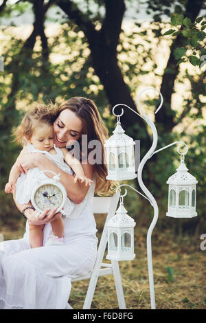 Mutter und Tochter in der Natur Stockfoto