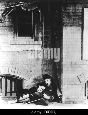 Datum der Freigabe: 25. Februar 1936. FILMTITEL: Neuzeit. STUDIO: Charles Chaplin-Produktionen. PLOT: Chaplins letzter "stiller" Film, voller Sound-Effekte, wurde gemacht, als alle anderen Tonfilm machte. Charlie stellt sich gegen die moderne Gesellschaft das Maschinenzeitalter (Credit Bild: Entertainment Bilder) Stockfoto