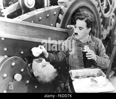 Datum der Freigabe: 25. Februar 1936. FILMTITEL: Neuzeit. STUDIO: Charles Chaplin-Produktionen. PLOT: Chaplins letzter "stiller" Film, voller Sound-Effekte, wurde gemacht, als alle anderen Tonfilm machte. Charlie stellt sich gegen die moderne Gesellschaft das Maschinenzeitalter (Credit Bild: Entertainment Bilder) Stockfoto