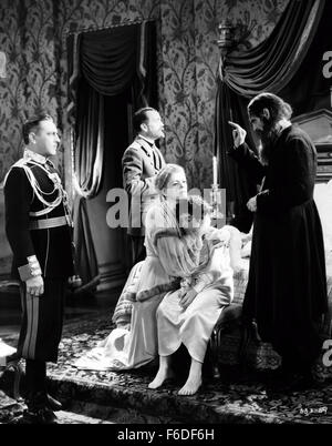 Datum der Freigabe: 24. März 1933. FILMTITEL: Rasputin und die Kaiserin. STUDIO: Metro-Goldwyn-Mayer (MGM). PLOT:. Im Bild: JOHN BARRYMORE als Paul Chegodieff, RALPH MORGAN als Zar Nikolaus II, ETHEL BARRYMORE als Zarin Alexandra, TAD ALEXANDER als Czarivitch Alexis und LIONEL BARRYMORE als Grigori Rasputin. Stockfoto