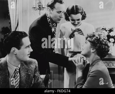 Datum der Freigabe: 20. November 1937. FILMTITEL: Es ist Liebe, die ich nach. STUDIO: Warner Bros Pictures. PLOT: Basil Underwood und Joyce Arden haben ihre Ehe elf Mal verschoben. Henry Grant FiancZe Marcia ist mit Basilikum betört. Auf Henrys Wunsch Basilikum wirkt rüpelhaft um die Verliebtheit zu töten aber es funktioniert nicht und Marcia bricht ihre Verlobung mit Henry. Mit Marcia vor ihre Absichten gegenüber ankündigen zeigt Basilikum, Joyce ihre Bilder von Kindern, offenbar Basil es. Marcia geht zurück auf Henry und Joyce beschließt, dass sie besser Basil bald binden würde. Im Bild: LESLIE HOWARD als Basi Stockfoto