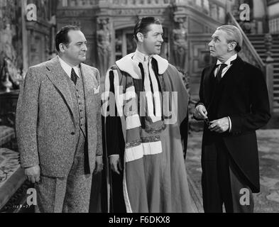 Datum der Freigabe: 5. Januar 1940. FILMTITEL: Der Earl of Chicago. STUDIO: Metro-Goldwyn-Mayer (MGM). PLOT: Seidig umgezogen immer Alkohol. Verbot schmuggelte er es aus Kanada, aber jetzt, dass es legal ist, produziert er seine eigene Marke. Vor sieben Jahren schickte er Doc ins Gefängnis, weil Doc ein ehrlicher Mann war. Nun, da er raus ist, will Silky einen ehrlichen Mann als seinen general Manager. Kommt ein englischer Anwalt um zu zeigen, dass Silky der neue Earl Gorley ist, sieht Doc seine Chance, Silky aus dem Weg zu bekommen. Aber Silky nimmt Doc mit ihm nach England zu sehen, seinen Besitz zu verkaufen und die th Stockfoto