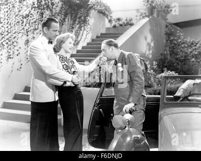 Erscheinungsdatum: 30. April 1942. FILMTITEL: Wir tanzten. STUDIO: Metro-Goldwyn-Mayer (MGM). PLOT:. Im Bild: NORMA SHEARER als Victoria Anastasia Wilomirska und MELVYN DOUGLAS als Herr Manescu. Stockfoto