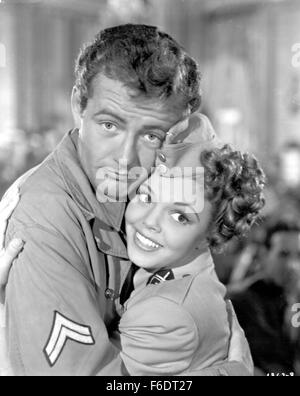 Datum der Freigabe: 21. November 1945. FILMTITEL: Was kommt als nächstes, Corporal Hargrove. STUDIO: Metro-Goldwyn-Mayer (MGM). PLOT:. Im Bild: ROBERT WALKER als CPL. Marion Huber und JEAN PORTER als Jeanne Quidoc. Stockfoto