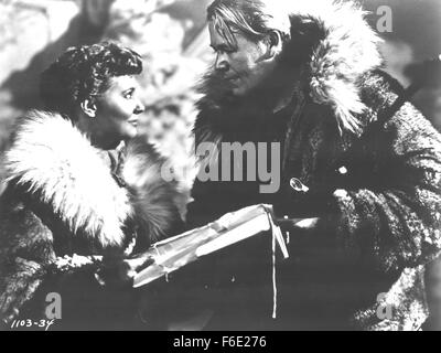 Datum der Freigabe: 19. Oktober 1952. FILMTITEL: Arktische Flug. STUDIO: Monogram Pictures. PLOT: Mike Wein, ein Alaskan Bush Pilot Betrieb der Bering Seegebiet, freundet sich mit John W. Wetherby, posieren als Reichtum Vereinigten Staaten Geschäftsmann. Aber in Wirklichkeit ist er ein russischer Spion auf dem Weg nach Sibirien tragenden Mikrofilme von den Vereinigten Staaten Verteidigung-Installationen. Im Bild: WAYNE MORRIS als Mike Wein und LOLA ALBRIGHT als Martha Raymond. Stockfoto