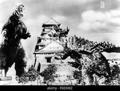 15. Juni 1955 -... GODZILLA ÜBERFÄLLE WIEDER (955). GOJIRA KEINE GYAKUSHU (ALT). GIGANTIS DAS FEUER MONSTER (ALT)... Godzilla Überfälle wieder - 1955. (Bild Kredit: C Moviestore/Unterhaltung Bilder / Draht) Stockfoto