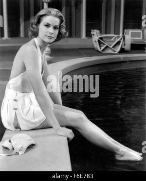 17. Juli 1956; Newport, RI, USA; Schauspielerin GRACE KELLY als Tracy Lord in der "High Society". Regie: Charles Walters. Stockfoto