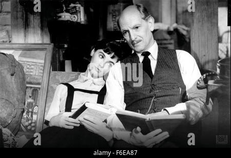 18. März 1959; Hollywood, Kalifornien, USA; MILLIE PERKINS als Anne Frank und JOSEPH SCHILDKRAUT als Otto Frank Stern in "Das Tagebuch der Anne Frank" unter der Regie von George Stevens. Stockfoto