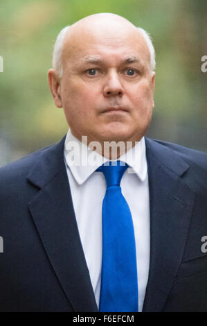 Downing Street, London, 17. November 2015. Arbeit und Pensions Secretary Iain Duncan-Smith kommt in der Downing Street für die wöchentlichen Kabinettssitzung. Bildnachweis: Paul Davey/Alamy Live-Nachrichten Stockfoto