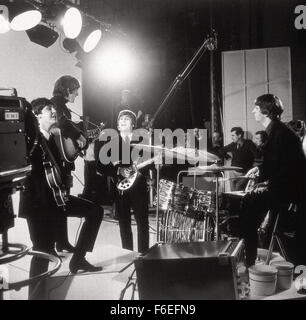 12. Juli 1964; London, UK; Musikern RIGO STARR als Ringo, JOHN LENNON als John, PAUL MCCARTNEY, Paul und GEORGE HARRISON als George in "A Hard Day Night". Unter der Regie von Richard Lester. Stockfoto