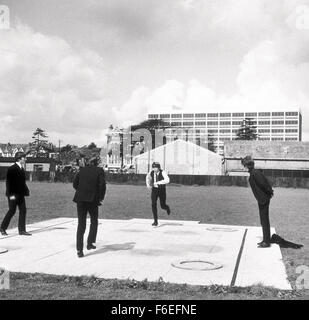 12. Juli 1964; London, UK; Musikern RIGO STARR als Ringo, JOHN LENNON als John, PAUL MCCARTNEY, Paul und GEORGE HARRISON als George in "A Hard Day Night". Unter der Regie von Richard Lester. Stockfoto