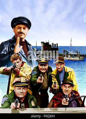 Datum der Freigabe: 25. Mai 1966. FILMTITEL: Die Russen kommen die Russen kommen. STUDIO: MGM. PLOT: Bei ein sowjetischen u-Boot-Kapitän für einen Blick auf Amerika (vor der Küste einer kleinen Insel in Massachusetts kommt) läuft er auf Grund. Er schickt seine zwei Englisch sprechende Besatzungsmitglieder, ein Boot mit genug Power, um sie abziehen zu beschaffen. 2 englische Muttersprachler, zusammen mit 7 anderen russischen Matrosen, nicht genau in Mischung und die Stadt ist überzeugt, dass sie überfallen werden. Im Bild: Film-Kunst. Stockfoto