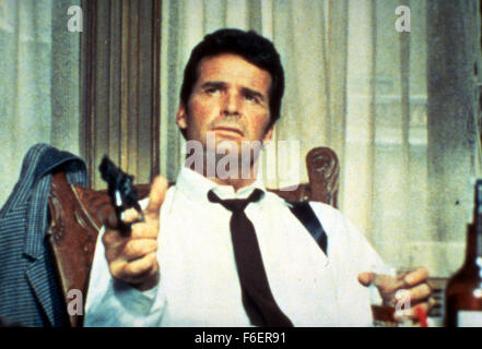 22. Oktober 1969; Los Angeles, Kalifornien, USA; JAMES GARNER stars wie Philip Marlowe in der Mystery-Krimi-Drama "Marlowe" unter der Regie von Paul Bogart. Stockfoto