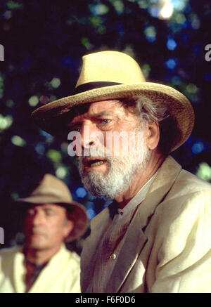 Datum der Freigabe: 13. Juli 1977. FILMTITEL: Die Insel des Dr. Moreau. STUDIO: MGM. PLOT: Ein Schiff gestrandet Mann schwimmt an Land auf einer Insel im Pazifischen Ozean. Die Insel ist von einem Wissenschaftler, Dr. Moreau, bewohnt, in einem Experiment Tiere zum Menschen gemacht hat. Im Bild: BURT LANCASTER als Dr. Paul Moreau. Stockfoto