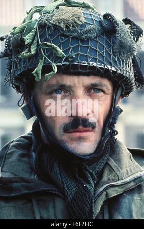 15. Juni 1977; Bronkhorst, Gelderland, Niederlande; Schauspieler ANTHONY HOPKINS Sterne als Lieutenant Colonel John Frost in der Richard Attenborough Regie Kriegsdrama "A Bridge Too Far." Stockfoto