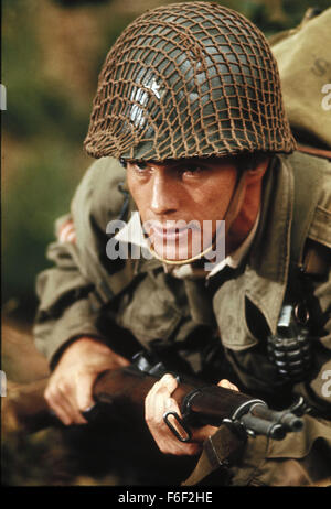 15. Juni 1977; Bronkhorst, Gelderland, Niederlande; Schauspieler RYAN O'NEAL Sterne als Major General James Gavin in der Richard Attenborough Regie Kriegsdrama "A Bridge Too Far." Stockfoto