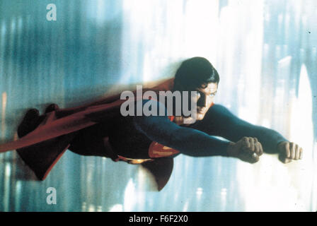 1. Juni 1978 - Hollywood, CA, USA - Schauspieler CHRISTOPHER REEVE Stars wie Superman und Clark Kent in der original "Superman"-Film, Regie: Richard Donner. (Bild Kredit: mit freundlicher Genehmigung von int ' l Film P. C) Einschränkungen: Dieses Bild ist nicht für die kommerzielle Verwendung verfügbar und ist nur für die redaktionelle Referenz Verwendung zur Verfügung gestellt. Stockfoto