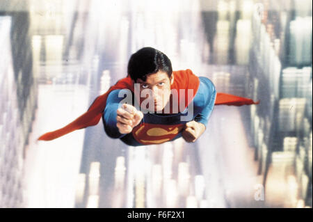 1. Juni 1978 - Hollywood, CA, USA - Schauspieler CHRISTOPHER REEVE Stars wie Superman und Clark Kent in der original "Superman"-Film, Regie: Richard Donner. (Bild Kredit: mit freundlicher Genehmigung von int ' l Film P. C) Einschränkungen: Dieses Bild ist nicht für die kommerzielle Verwendung verfügbar und ist nur für die redaktionelle Referenz Verwendung zur Verfügung gestellt. Stockfoto