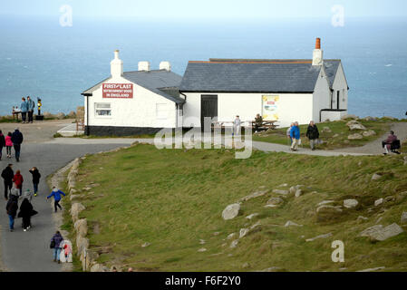 Lands End (Kornisch: Penn ein Wlas oder Pedn eine Wlas) ist eine Landzunge und Urlaub Komplex in West Cornwall, England. Stockfoto