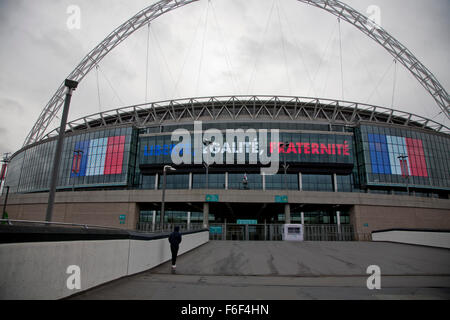 Wembley, London, UK. 17. November 2015. Eine ruhige Wembley-Stadion vor dem Ausverkauf Spiel zwischen England und Frankreich nach den Terroranschlägen von Paris © Amer Ghazzal/Alamy Live News Bildnachweis: Amer Ghazzal/Alamy Live-Nachrichten Stockfoto