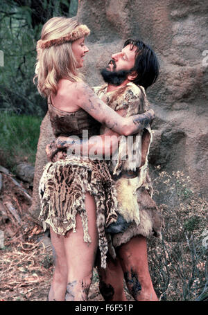 Erscheinungsdatum: 17. April 1981 Film Titel: Caveman STUDIO: Turman-Foster FIRMENCHEF: Carl Gottlieb PLOT: ein Höhlenmensch sinnt auf Rache an einem viel größeren Konkurrenten um die Hand einer schönen Cavewoman Bild: RINGO STARR stars wie Atouk und SHELLEY LONG als Tala (Credit Bild: C Turman-Foster-Firma/Entertainment-Bilder) Stockfoto