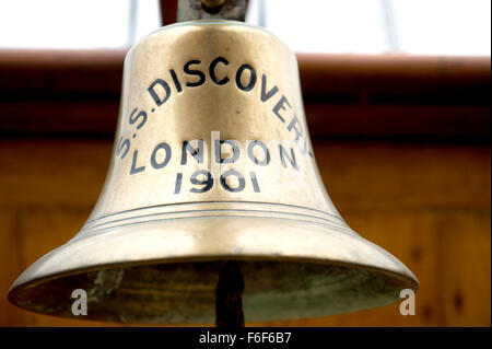 Die Blechbläser Schiffe Glocke auf RRS Discovery Royal Forschungsschiff vertäut am Discovery Point Dundee Stockfoto