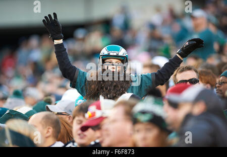 17. November 2015 - Philadelphia, Pennsylvania, USA - ein Adler Fan während NFL Aktion zwischen den Miami Dolphins und den Philadelphia Eagles am Lincoln Financial Field in Philadelphia, Pennsylvania. Die Delphine besiegte die Adler 20-19. Duncan Williams/CSM Stockfoto