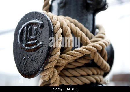 Seil-Stauung auf Royal Forschungsschiff RRS Discovery vertäut am Discovery Point Dundee Stockfoto