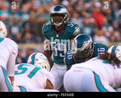 17. November 2015 - Philadelphia, Pennsylvania, USA - Eagles Linebacker DeMeco Ryans (59) in der zweiten Hälfte während NFL Aktion zwischen den Miami Dolphins und den Philadelphia Eagles am Lincoln Financial Field in Philadelphia, Pennsylvania. Die Delphine besiegte die Adler 20-19. Duncan Williams/CSM Stockfoto