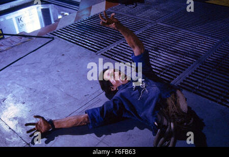 1. Februar 1986; Hollywood, Kalifornien, USA; Bild von James Camerons Sci-Fi-Horror 'Alien' Darsteller LANCE HENRIKSEN als Bischof. Stockfoto