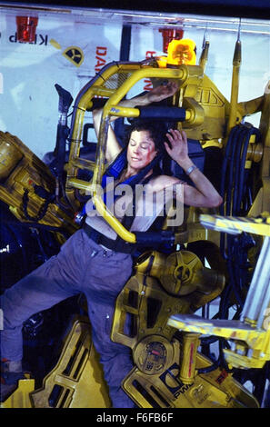 1. Februar 1986; Hollywood, Kalifornien, USA; Bild von James Camerons Sci-Fi-Horror "Alien" mit SIGOURNEY WEAVER als Ellen Ripley. Stockfoto