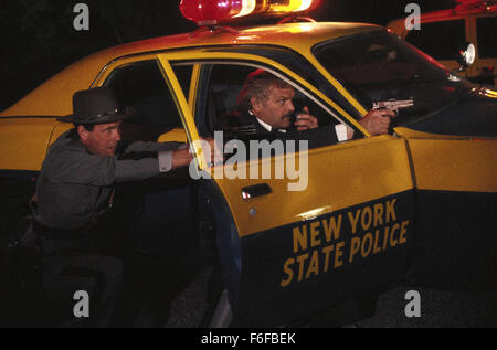 7. Februar 1986; New York, NY, USA; Thriller, unter der Regie von Schauspieler BRIAN DENNEHY (rechts) Stars wie Leo McCarthy in der Robert Mandel "F / X." Stockfoto