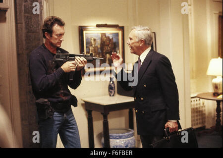 7. Februar 1986; New York, NY, USA; Schauspieler BRYAN BROWN (links) Stars wie Rollie Tyler und MASON ADAMS als Colonel Mason in der Regie Robert Mandel-Thriller, "F / X." Stockfoto